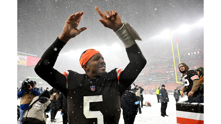 Pittsburgh Steelers v Cleveland Browns