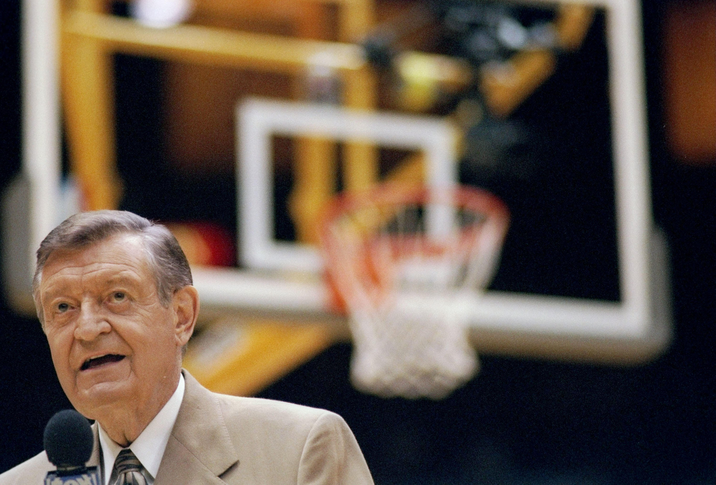 Lakers To Hold Chick Hearn Night | KFI AM 640 | LA Local News