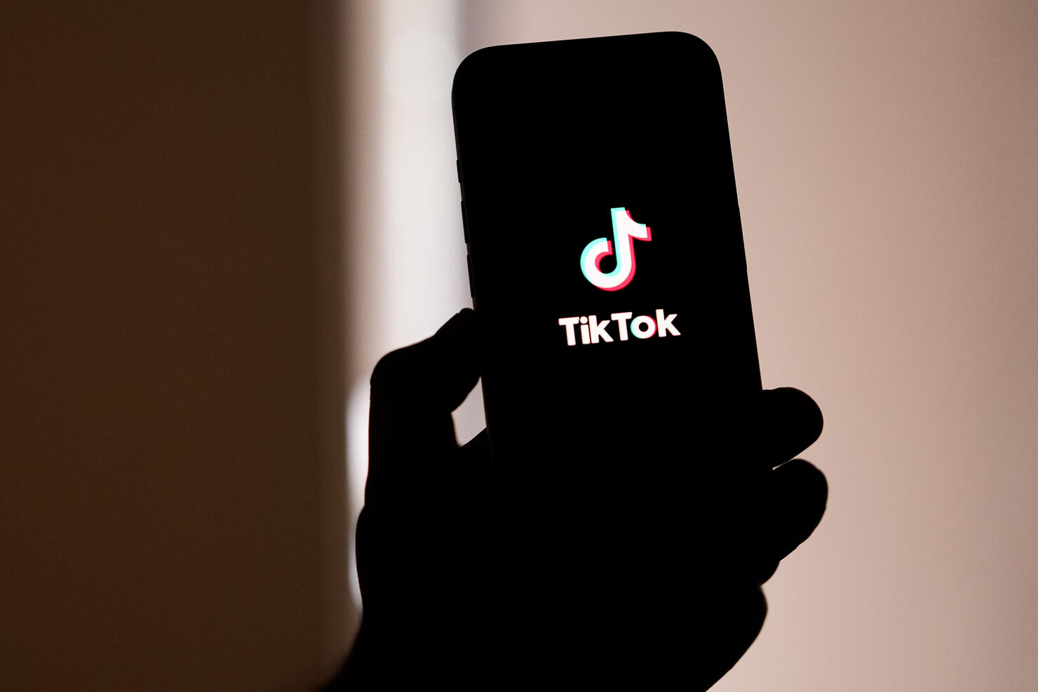 Australia Passes Law Banning Social Media Access For Under 16s