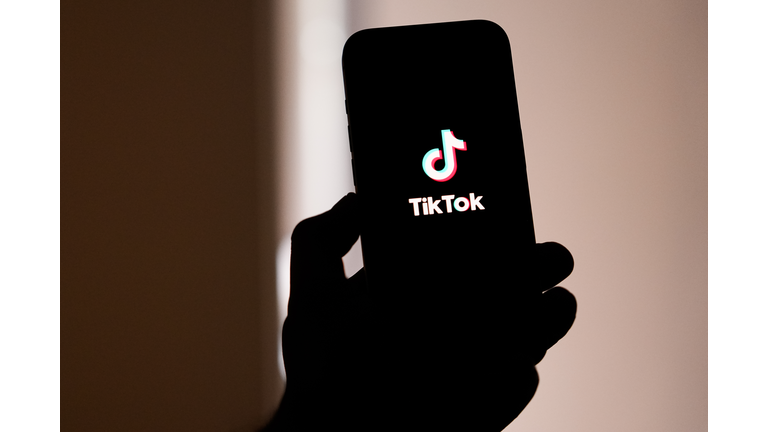 Australia Passes Law Banning Social Media Access For Under 16s