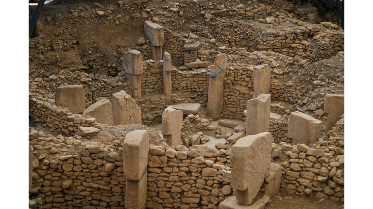 Gobekli Tepe Mysteries / Phone Calls From the Dead