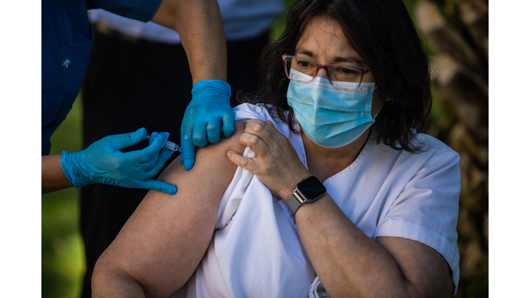 Barcelona Administers Fourth Covid Vaccine Dose To the Elderly