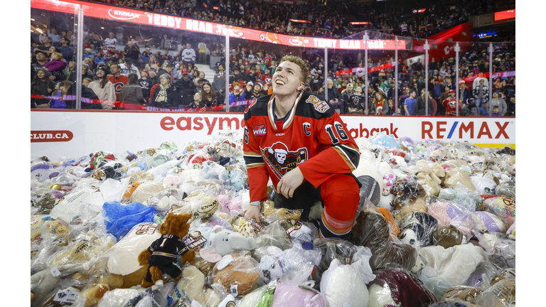 Moose Jaw Warriors v Calgary Hitmen