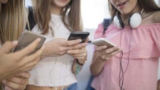 Gov. Hochul Defends School Phone Ban for Safety