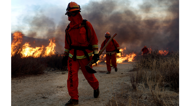 Rapidly Growing Hughes Fire North Of Los Angeles Forces Evacuations