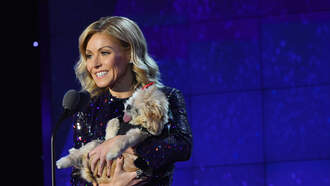  Kelly Ripa Breaks Down In Tears Over The Passing Of Her Dog Chewie