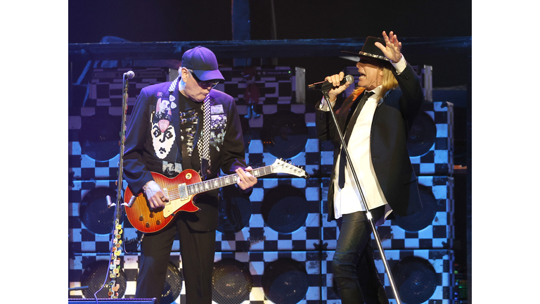 Rod Stewart With Cheap Trick In Concert - Nashville, TN