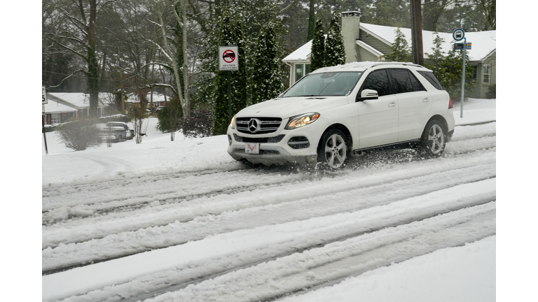 Large Winter Storm Continues To Bring Snow To Southern States