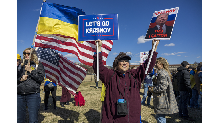 Ukrainian-protestors-in-Washington