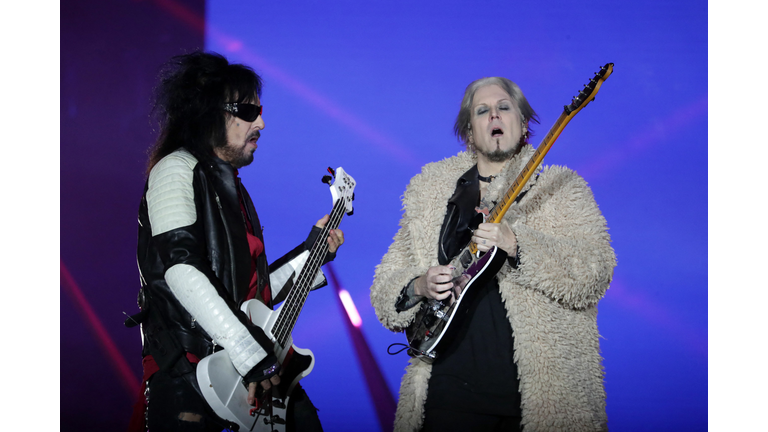 COLOMBIA-MUSIC-DEF LEPPARD-MOTLEY CRUE