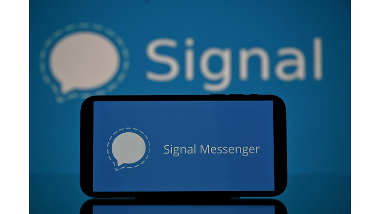 FRANCE-US-INTERNET-WHATSAPP-SIGNAL