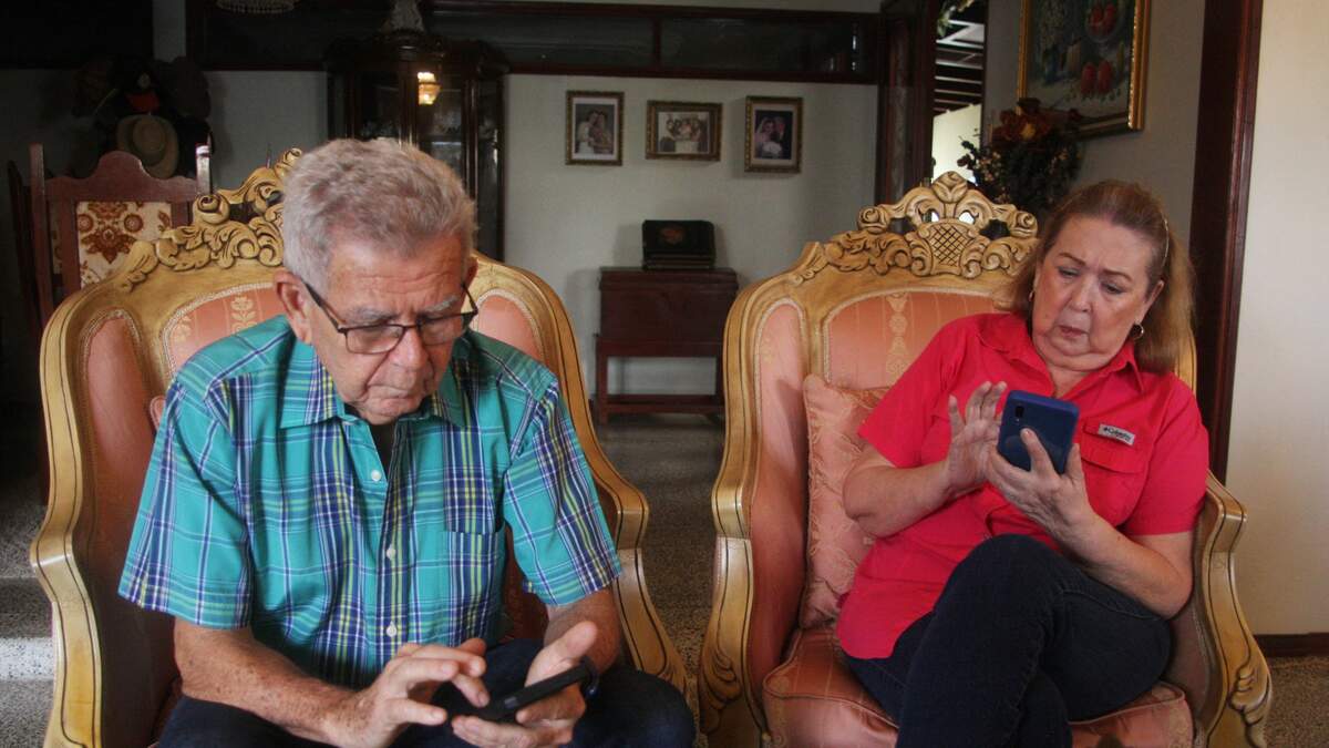Five Moments Parents Should Disconnect from Their Phones