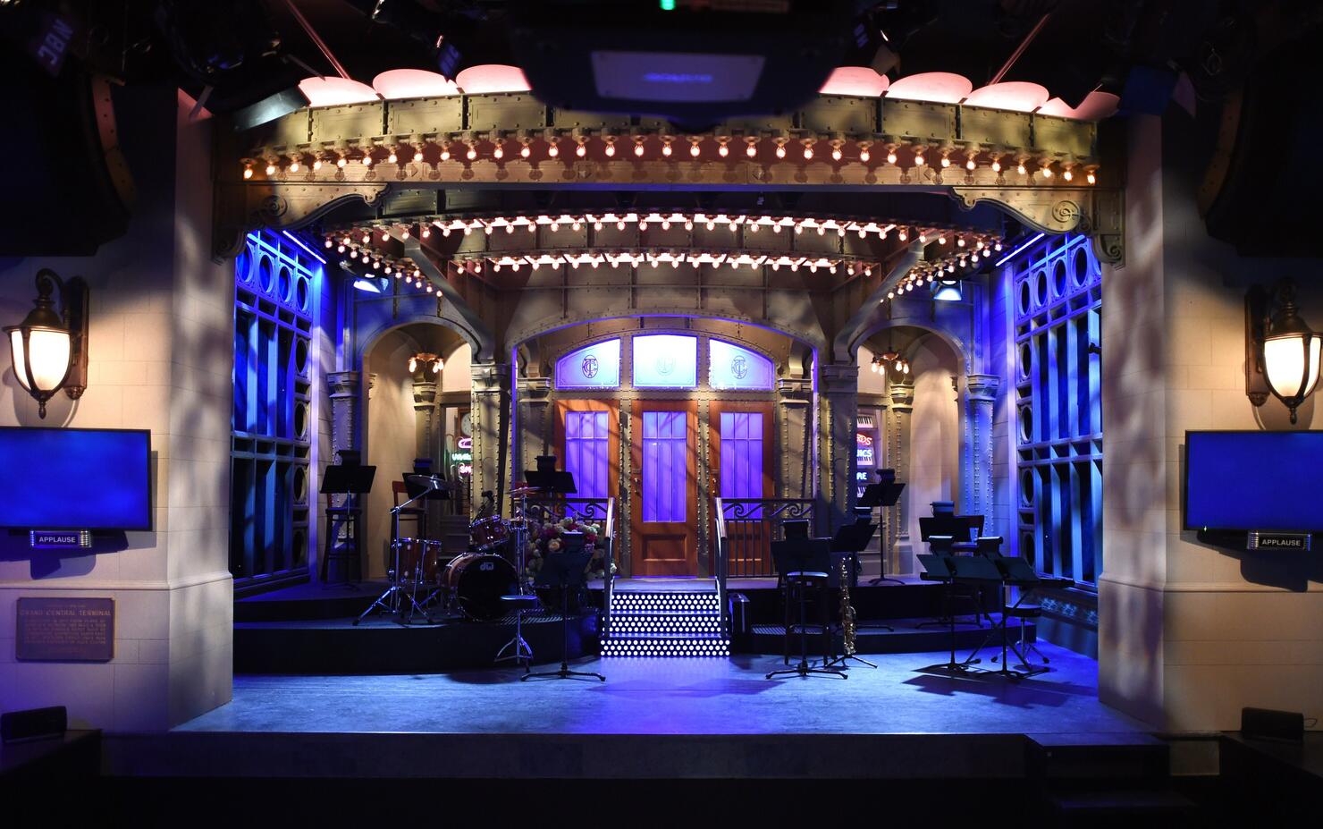 US-ENTERTAINMENT-SNL EXHIBIT