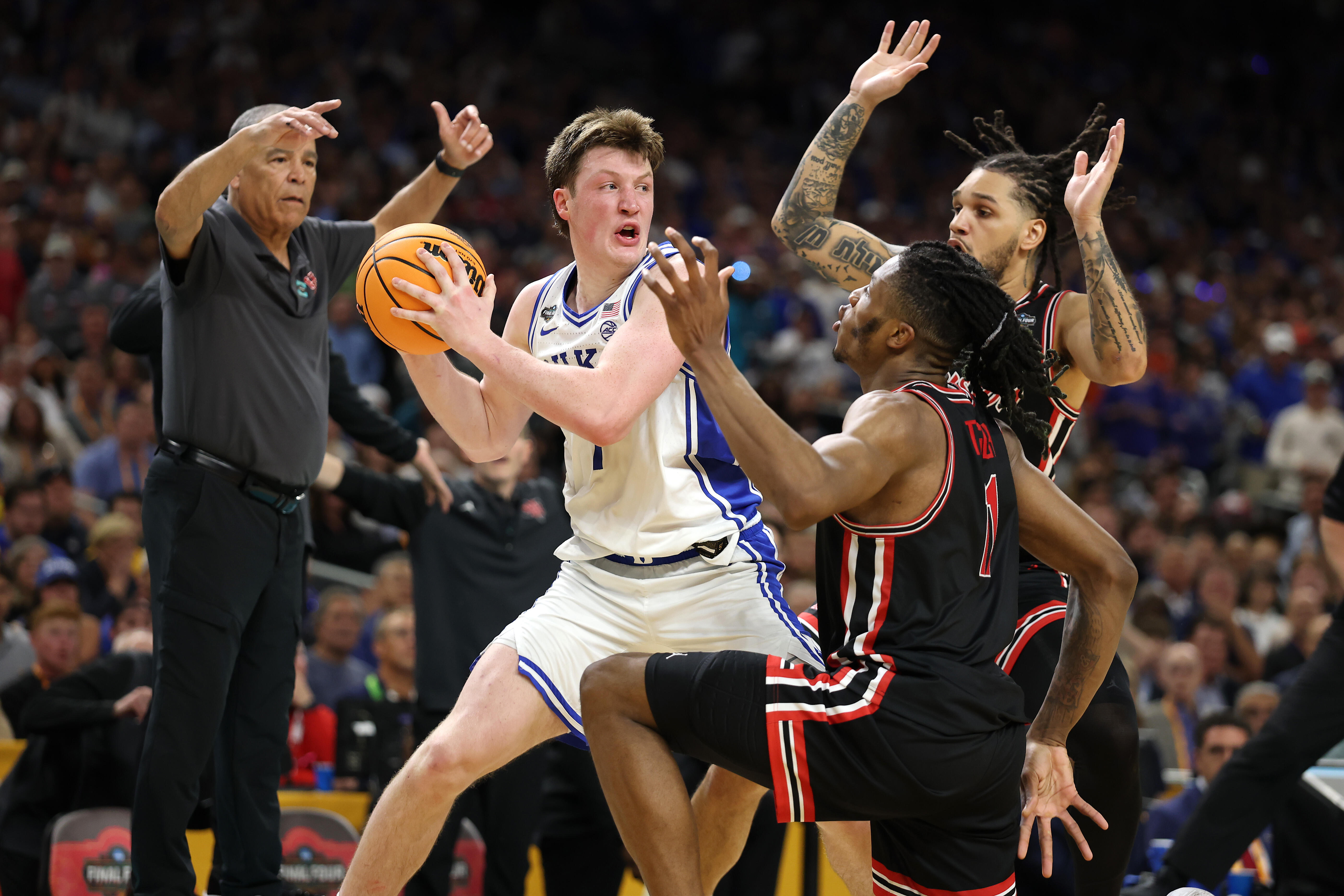 UH Basketball Rallies to Beat Duke to Advance to National Championship Game - Thumbnail Image
