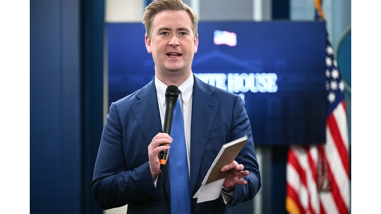 US-POLITICS-LEAVITT-BRIEFING