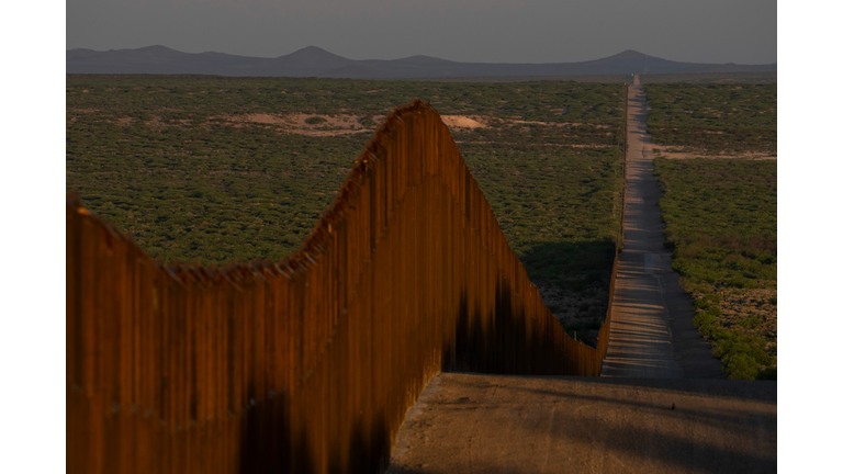 US-MEXICO-BORDER-WALL-MIGRATION