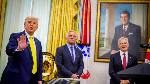 Oval Office Event Abruptly Ends After Family Member Of Dr. Oz Collapses