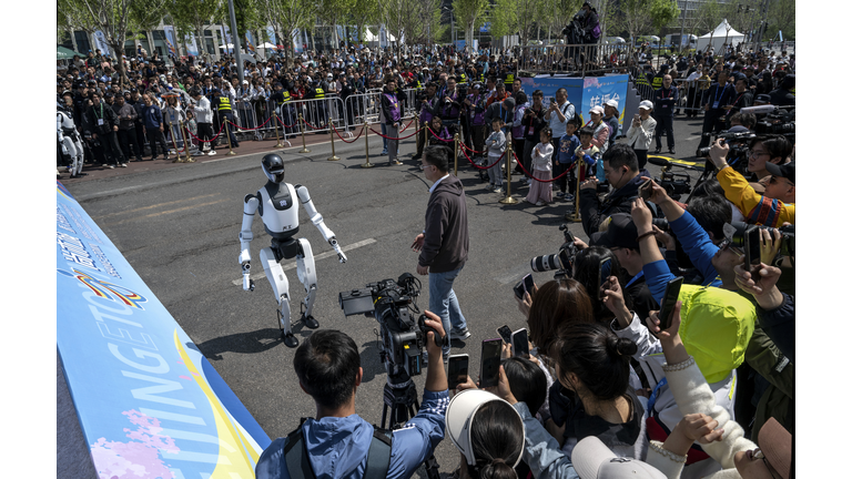 Beijing Showcases World's First Humanoid Half Marathon