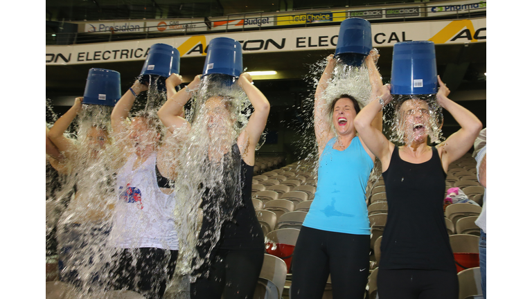 Melbourne Attempts World Record Ice Bucket Challenge