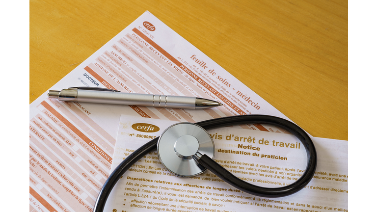 FRANCE-MEDECINE-STETHOSCOPE-MEDICAL-DESERT