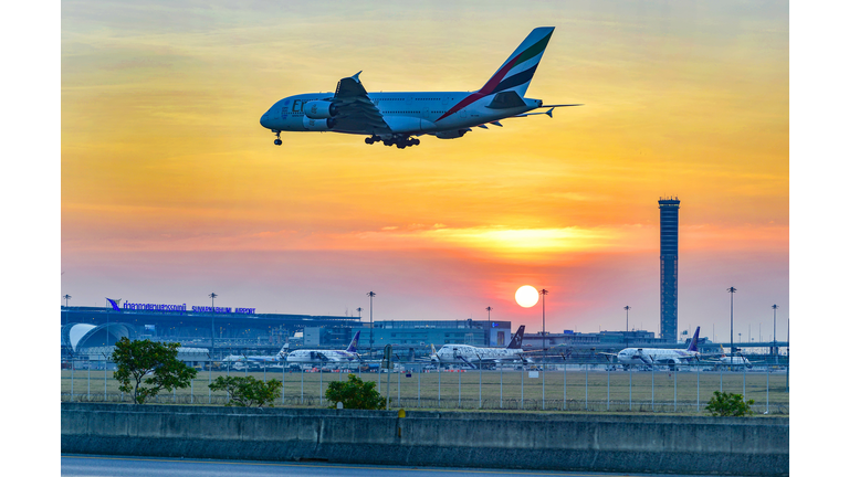 Emirates plane landing to runways at Suvarnabhumi international airport