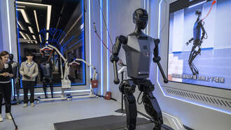 VIDEO: Robot in China Malfunctions Uncontrollably During a Test 