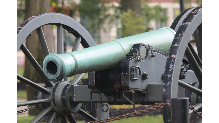 War memorial with a historical artillery cannon