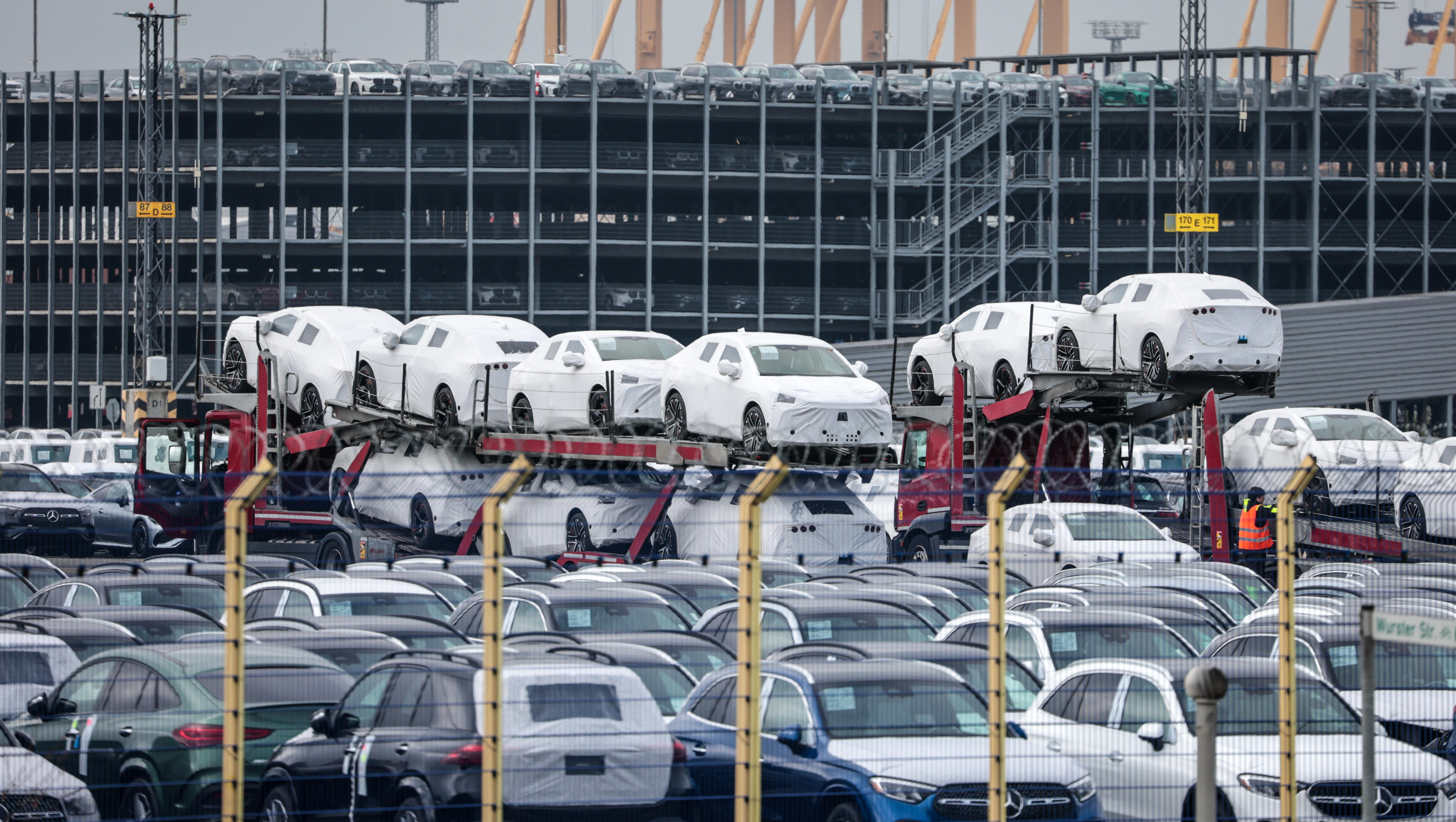 Trump’s Tariffs Spark Car-Buying Blitz, But Debt Looms Large
