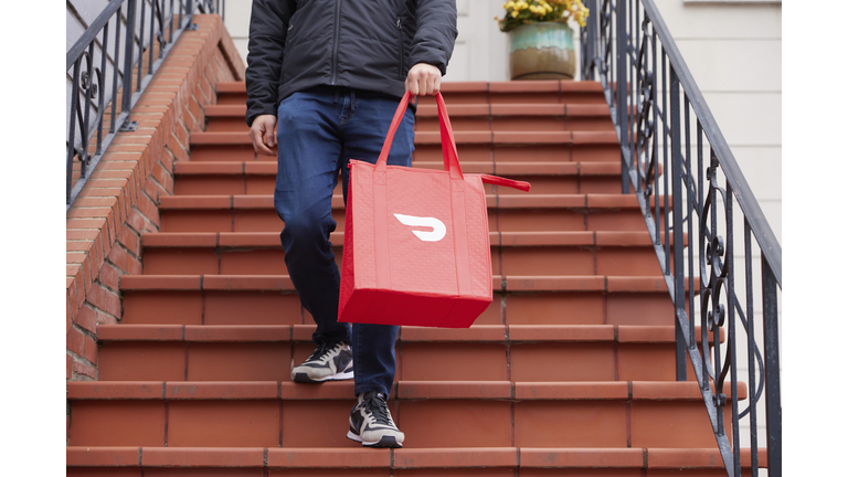 DoorDash Demonstrates Dasher Fulfilling Deliveries