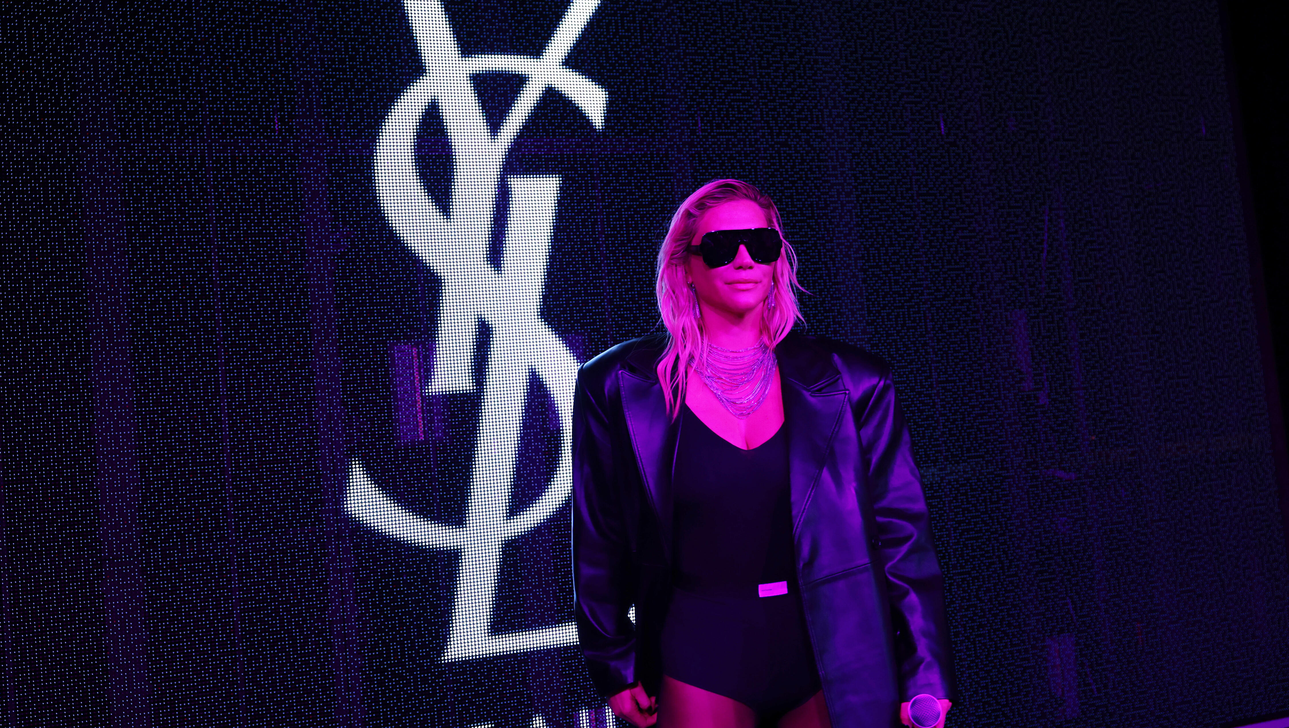 Kesha's Walk-Out Song At The Jennifer Hudson Show 