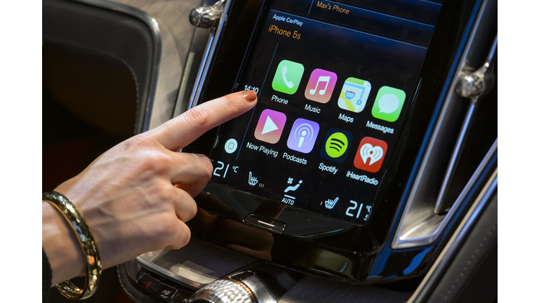 SWITZERLAND-AUTO-SHOW-US-INTERNET-APPLE-COMPUTERS