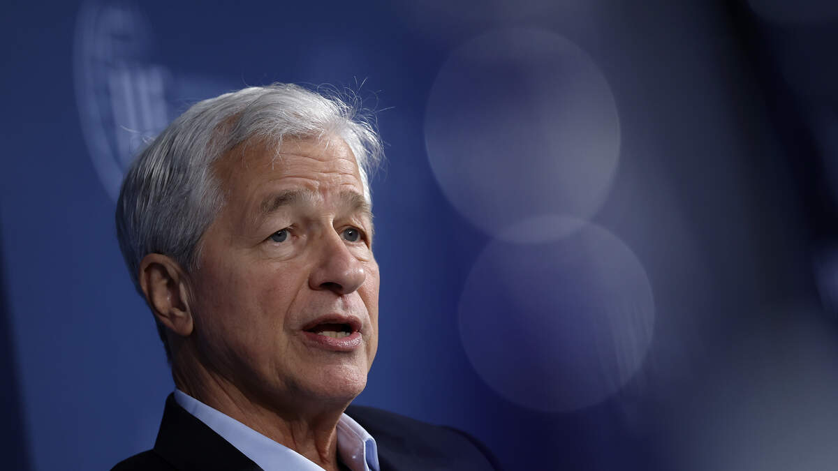 JPMorgan CEO Jamie Dimon Says To Stockpile Guns & Ammo, Not Bitcoin