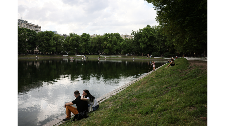 RUSSIA-UKRAINE-CONFLICT-SOCIAL-LIFESTYLE-LEISURE