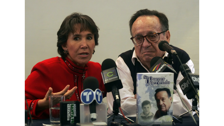 Mexican actors Florinda Meza (L) and hus...