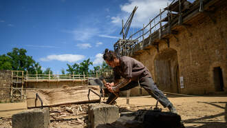 Northern Virginia Teens Brave the Heat to Help Neighbors in Need 