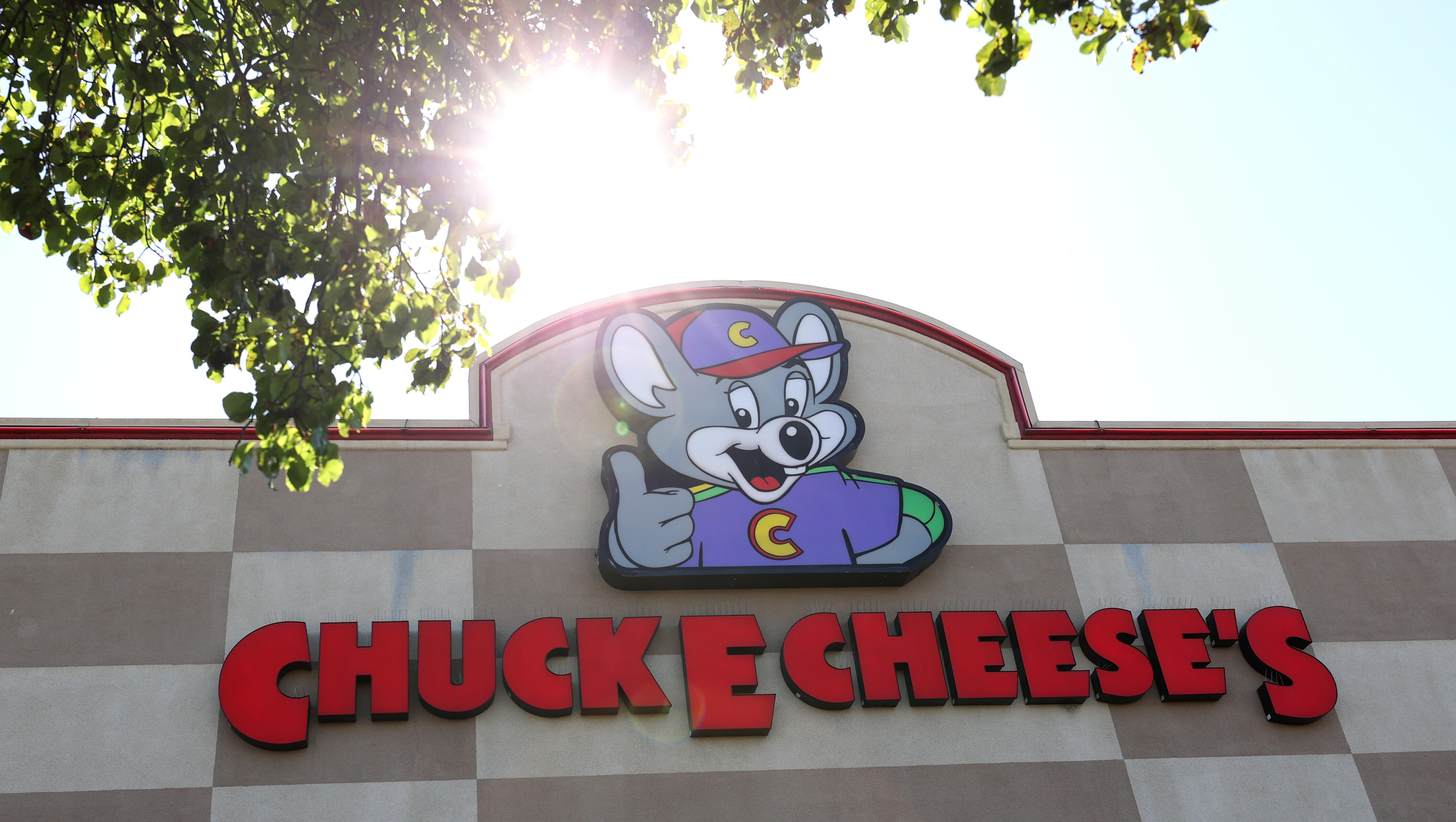 Chuck E. Cheese Launches New Adult Arcades with Food and Drinks
