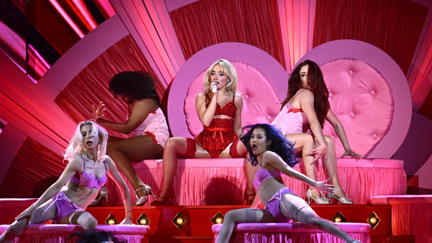 Sabrina Carpenter and Duran Duran Sing "Hungry Like A Wolf" at London Show
