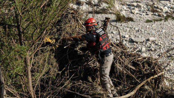 Louisiana Volunteers Help Out In Texas Flood Zone