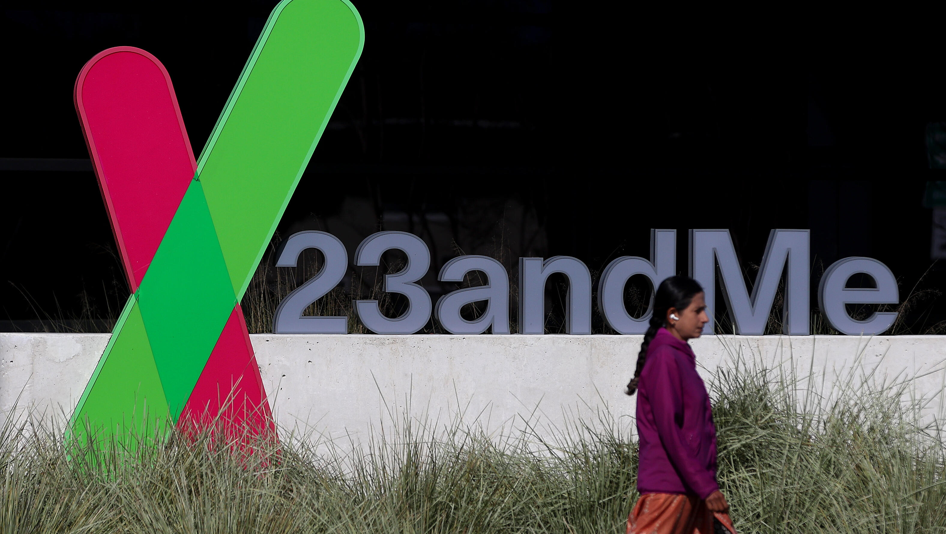 TGIF Blogcast: Delete your 23&Me data; 