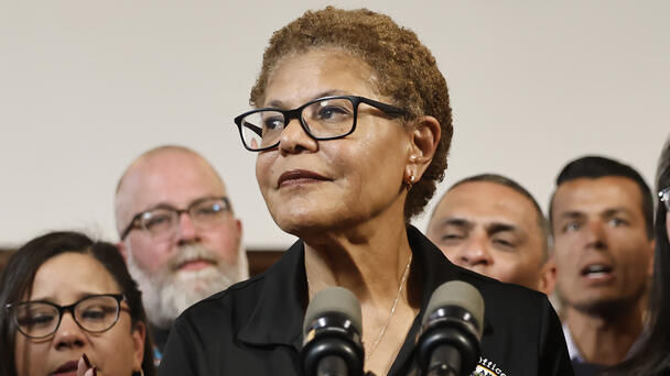 Bass Issues Executive Directive to Support Migrants Amid ICE Enforcement