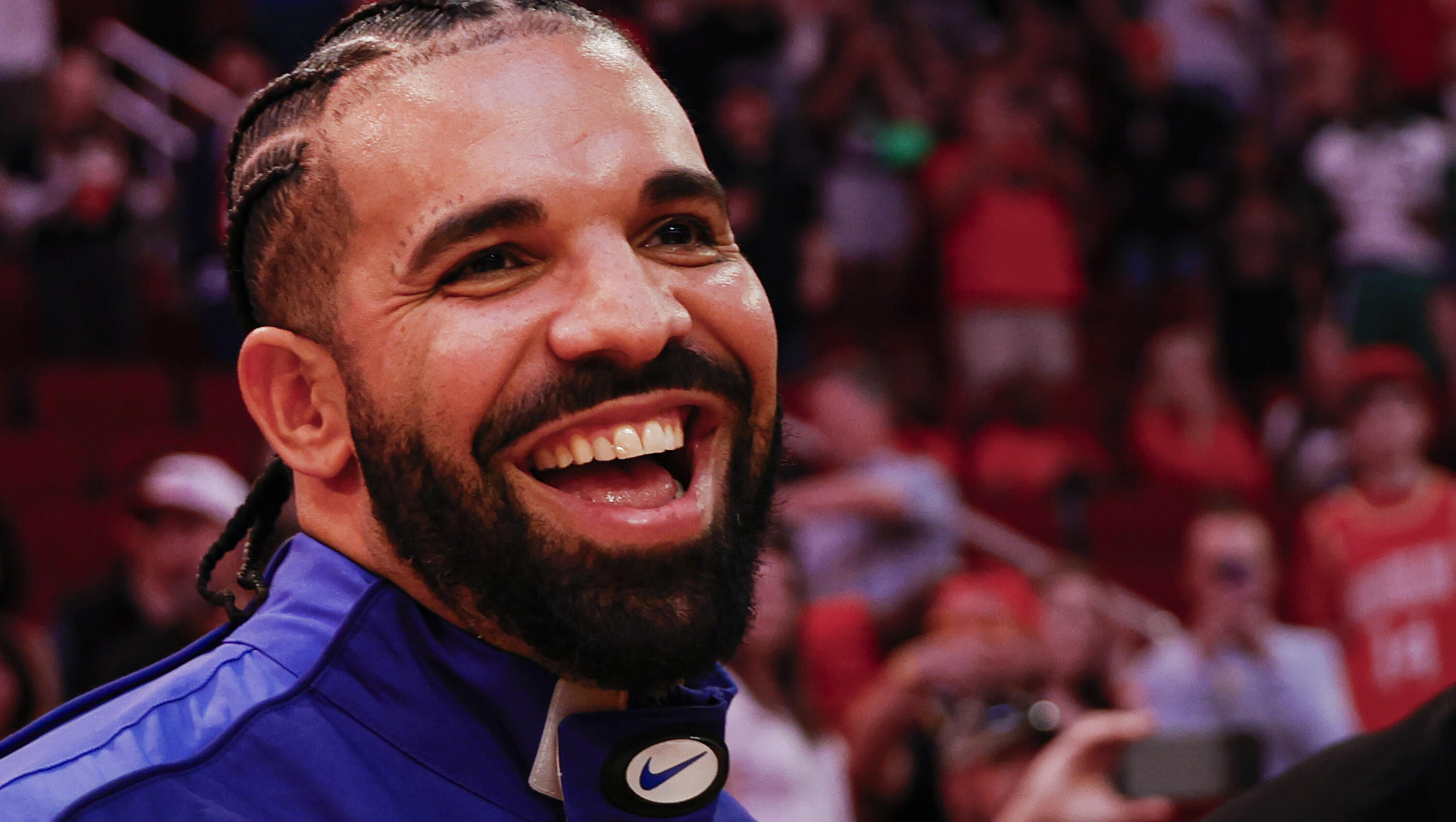 Drake Reacts To "Kendrick" Chant At His Show 