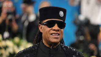 Watch!! For those few people who believe Stevie Wonder isn't truly blind.