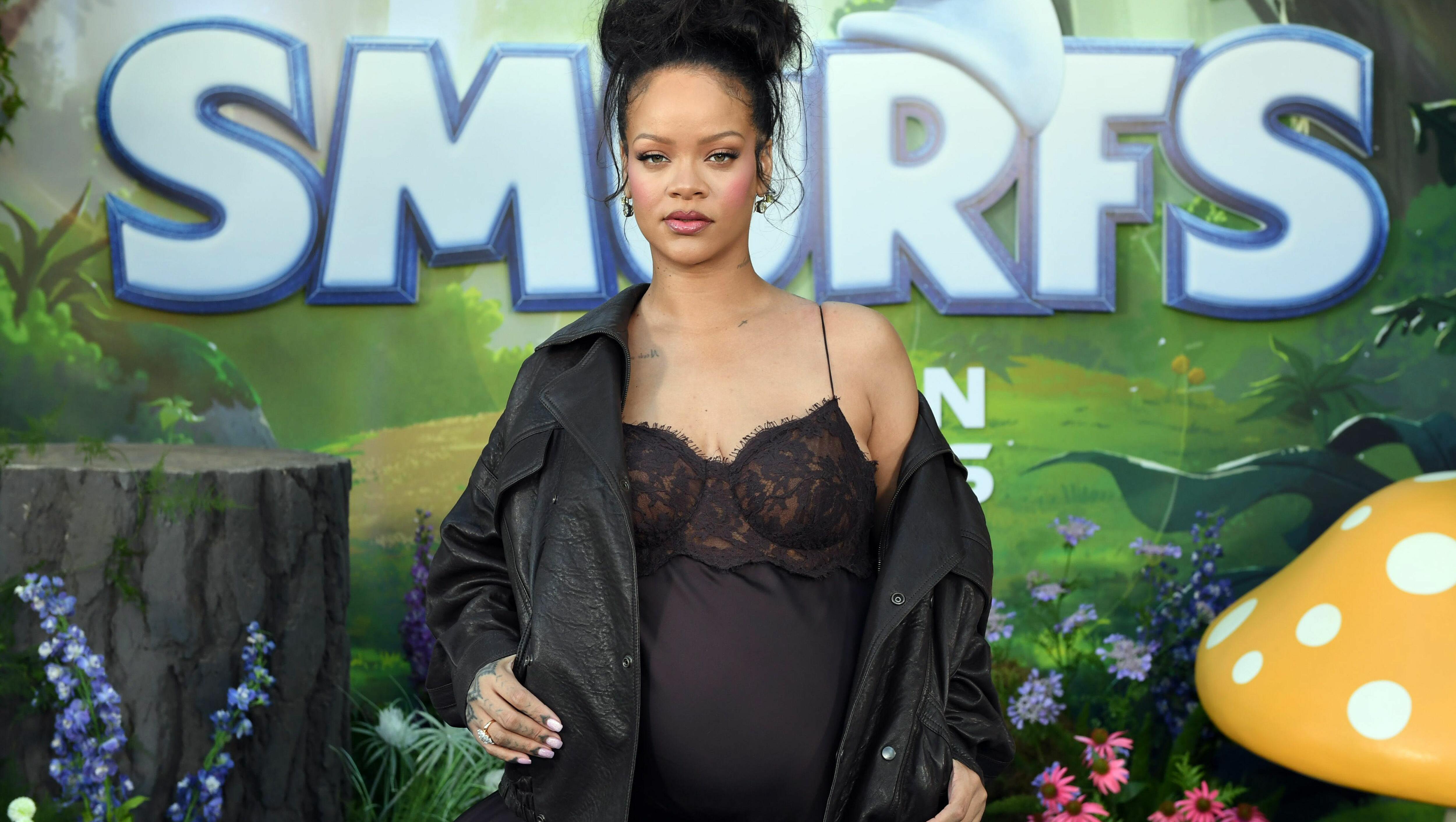 There's A New Rihanna Song In The Smurfs Movie!