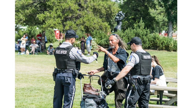 Peace officers  are negotiating with homeless