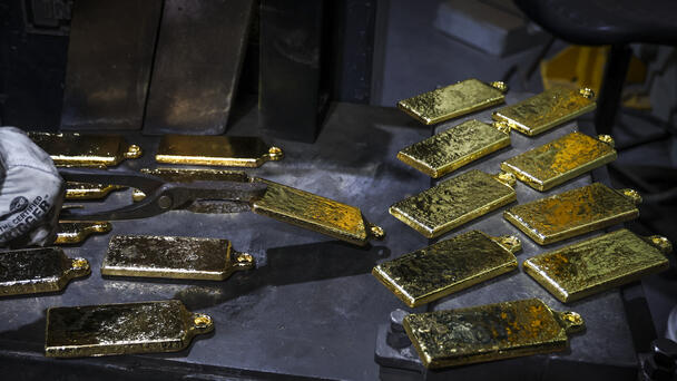 Victim Loses $600,000 To Gold Bar Scam