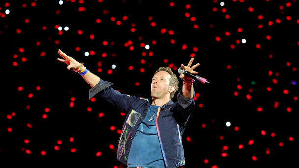 Chris Martin "Warns" The Audience About The "Kiss-Cam"