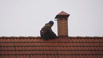 Tampa Police Rescue Man Hanging From Roof After Fall During Yard Work