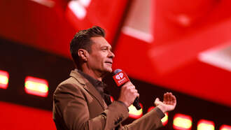 Ryan Seacrest breaks down talking about his father's cancer diagnosis