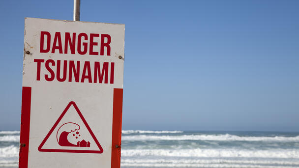 Massive 8.8 Quake off Russia Triggers Tsunami Warning for Hawaii 