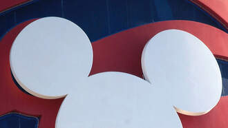 60 Wives Prank Their Husbands into Wearing The Same Shirt on a Cruise